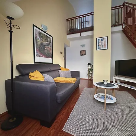 Cozy Loft Apartment *